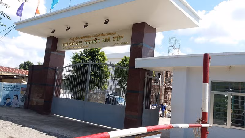  Học viên cơ sở cai nghiện ma túy đánh nhau, 12 người bị thương: Ngày 7/6, các ngành chức năng tỉnh Tiền Giang đang điều tra vụ đánh nhau giữa hàng trăm học viên của cơ sở cai nghiện ma túy tỉnh Tiền Giang và truy bắt các học viên bỏ trốn. Khoảng 13h40 ngày 6/6, toàn bộ học viên khu A của cơ sở này được phân công lao động trị liệu tại khu vực cổng chính, bị các học viên khu B rủ nhau đến đánh.