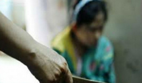  7. Ghen tuông, chém vợ hàng chục nhát dao vào đầu: Ngày 4/9, Công an huyện Trảng Bom, Đồng Nai cho biết, đang tạm giữ đối tượng Nguyễn Kim Sơn, SN 1973, trú ấp Tân Thành, xã Thanh Bình, huyện Trảng Bom để điều tra về hành vi giết người. Nạn nhân trong vụ án là chị Lê Thị B, SN 1977, là vợ của Sơn. Theo điều tra, do ghen tuông, nghi ngờ vợ có quan hệ tình cảm với người khác nên Sơn đã chém vợ tử vong.