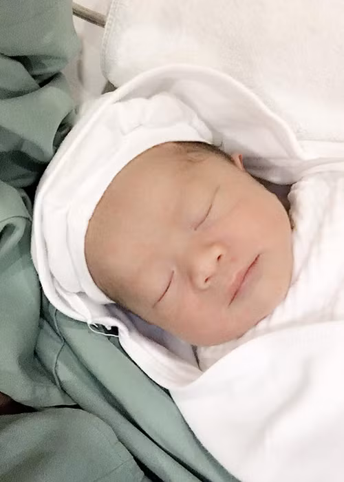 Dien vien Viet Anh lam tho tang con trai moi chao doi