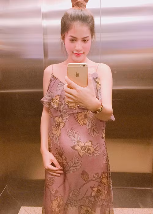 Trần Hương khoe hình ảnh rạng rỡ, xinh đẹp trong thời gian mang bầu con trai đầu lòng. (Ảnh: FBVN)