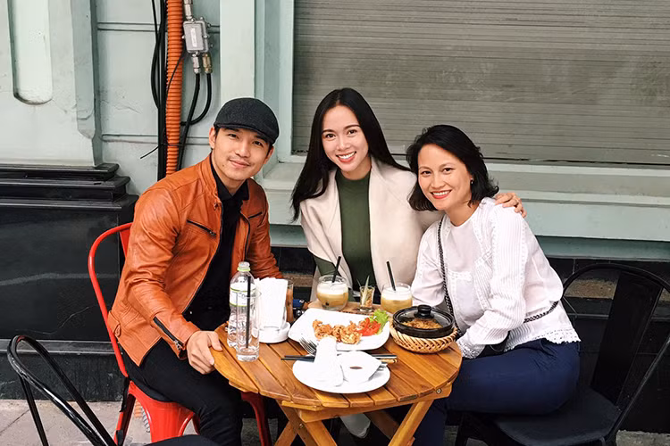 Mặc dù Cường Seven tiết lộ chia tay Mlee do cả hai không tìm được tiếng nói chung nhưng không ít ý kiến đặt nghi vấn có người thứ ba. Ảnh: FBNV