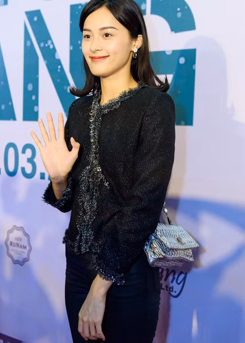 Nhan sac xuong doc cua hot girl “van nguoi me” Ha Vi