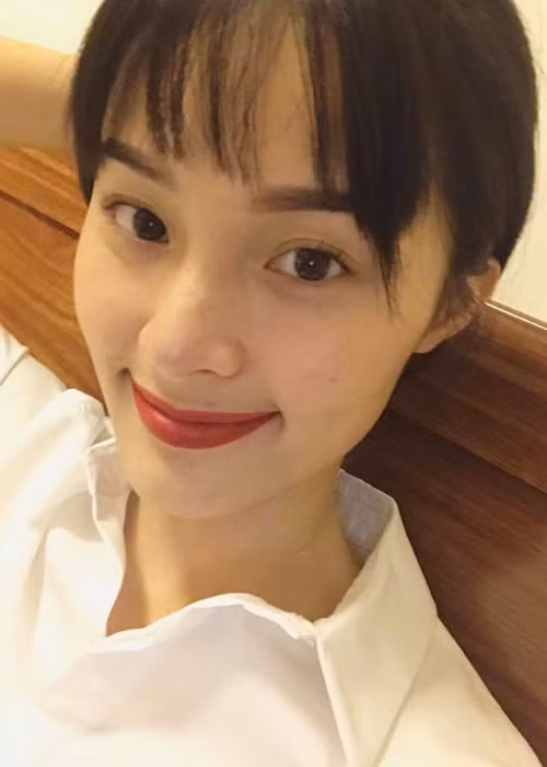 Hiện tại, cuộc sống của Hạ Vi "vạn người mê" có phần bớt ồn ào. Cô cũng ít tham gia các sự kiện giải trí. Ảnh: FBNV