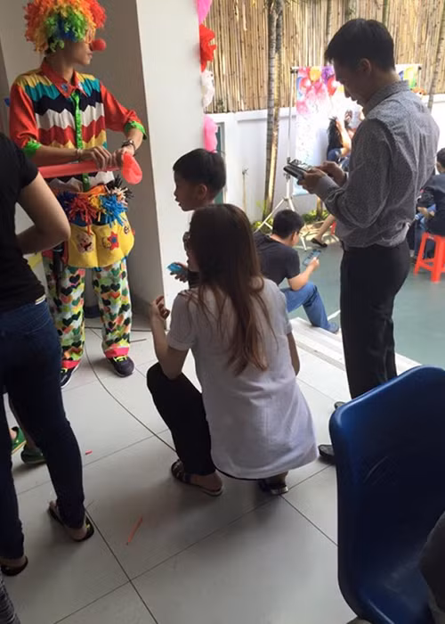 Dù bận rộn và đã chia tay nhưng vị doanh nhân phố núi cùng nữ hoàng giải trí đều muốn con trai của mình tận hưởng trọn vẹn ngày lễ bên cả bố lẫn mẹ. Ảnh: Star Daily