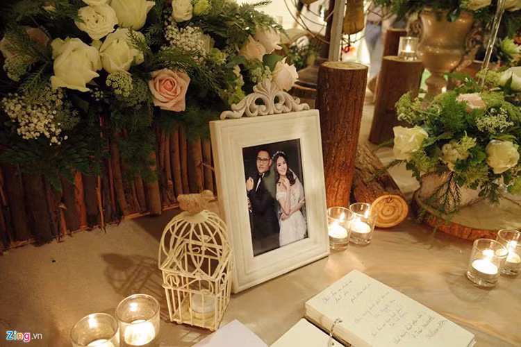 Không gian tiệc cưới được trang trí sang trọng, lãng mạn.