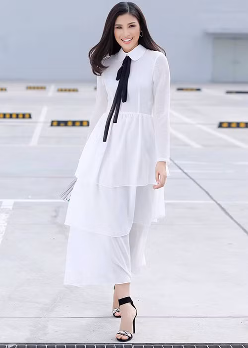 Sau Hoa hậu Việt Nam 2016, gần đây, cô gái gốc Bắc Ninh tham gia cuộc thi Hoa khôi Du lịch Việt Nam 2017. Ảnh: FBNV