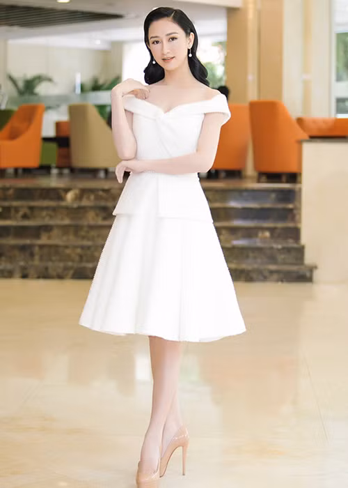 "Nhiều thí sinh mang đến những phần dự thi đầu tư bài bản và thể hiện được tính cách của mình, Thu rất bất ngờ về những phần trình diễn đó", Hà Thu chia sẻ.