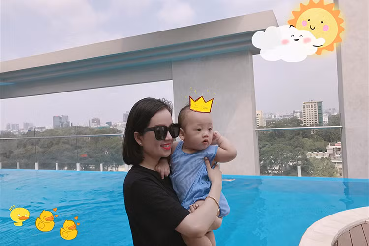 Loạt ảnh mới nhất của bé Khoai Tây thu hút hàng chục nghìn lượt thích và hàng trăm lượt chia sẻ của cư dân mạng. (Ảnh: FBNV)