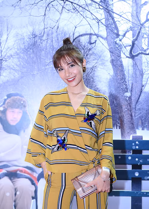 Buổi ra mắt phim còn có sự góp mặt của Á hậu Trang sức 2009 Phan Thị Hương Giang.