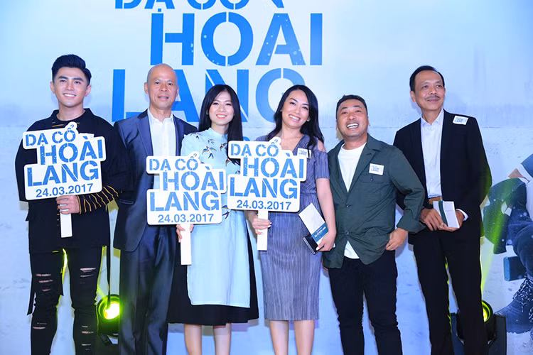 Buổi ra mắt bộ phim “Dạ cổ hoài lang” tại Hà Nội thiếu vắng diễn viên chính Hoài Linh và Chí Tài do cả hai đều bận công việc.