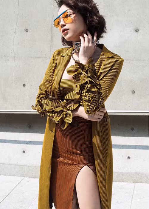 Hình ảnh Tóc Tiên cá tính, gợi cảm nhanh chóng thu hút sự chú ý của khá nhiều phóng viên nước ngoài. Ảnh: Fanpage Tóc Tiên