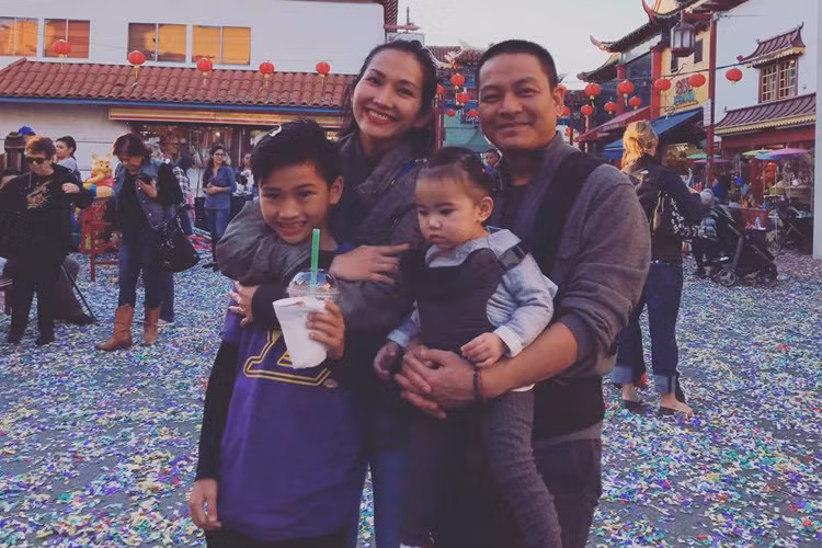 Sau cuộc hôn nhân đầu tiên đổ vỡ, Kim Hiền lên xe hoa lần 2 với doanh nhân Andy vào năm 2014. Tháng 7/2015, cô sinh con gái. Hiện tại, Kim Hiền hạnh phúc bên ông xã và các con ở Mỹ. Ảnh: FBNV