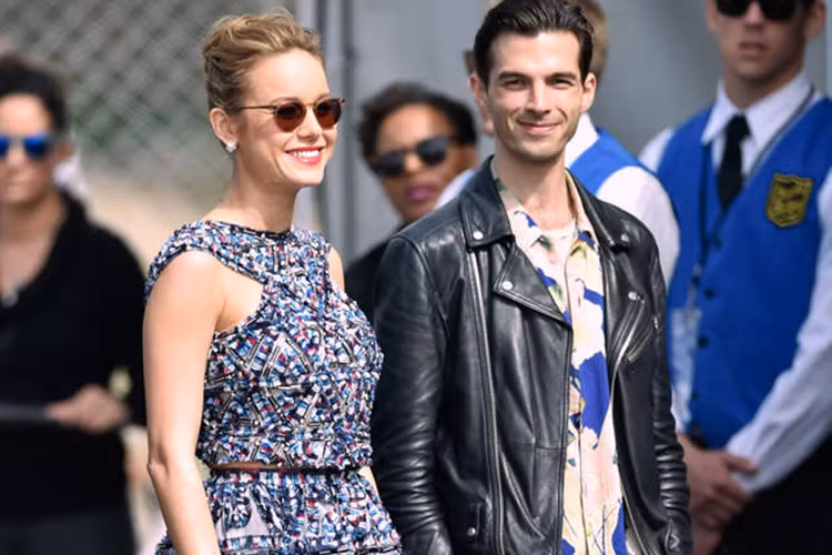 Brie Larson được bạn trai nhiều lần tháp tùng đến các lễ trao giải. Hồi nhận giải Nữ diễn viên xuất sắc nhất ở Oscar 2016, cô gọi bạn trai là “đối tác thực sự”. (Ảnh: GCI)