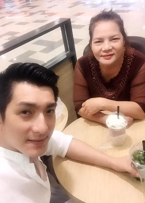 Bảo Duy hiện đang gửi cấp dưỡng hàng tháng cho vợ cũ Phi Thanh Vân để nuôi con trai chung. Ảnh: FBNV