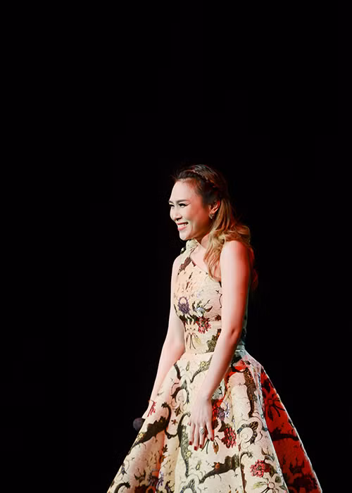 Trong đêm nhạc tưởng nhớ cố nhạc sĩ Thanh Tùng, Mỹ Tâm còn mang đến những ca khúc cô từng thể hiện thành công như “Giọt nắng bên thềm”, “Hát với chú ve con”.