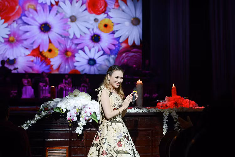 Mỹ Tâm sẽ tiếp tục trở lại với đêm nhạc tưởng nhớ cố nhạc sĩ Thanh Tùng vào ngày 16/3, cũng diễn ra tại Nhà hát lớn Hà Nội. Sau đó, nữ ca sĩ sẽ trở về TP HCM để chuẩn bị cho hai tiết mục hứa hẹn sẽ gây bất ngờ trong liveshow “Giấc mơ mang tên mình” của nam ca sĩ Quang Dũng.