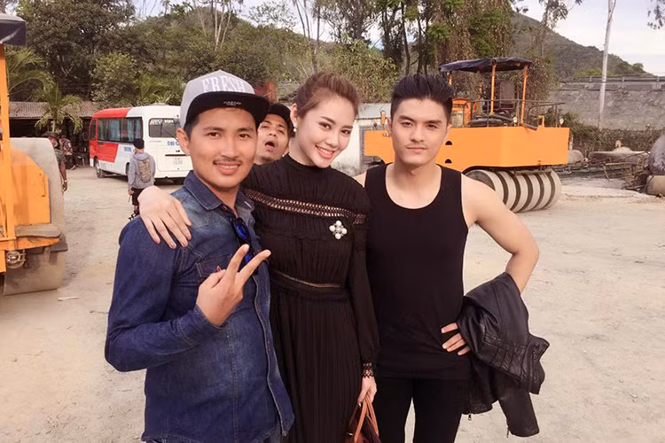 Theo lời Phương Châu, Linh Chi và Lâm Vinh Hải vốn đã nảy sinh tình cảm trong thời gian quay bộ phim “Găng tay đỏ”. Trước lời tố này, Linh Chi bị cư dân mạng “ném đá” không thương tiếc. Ảnh: FBNV