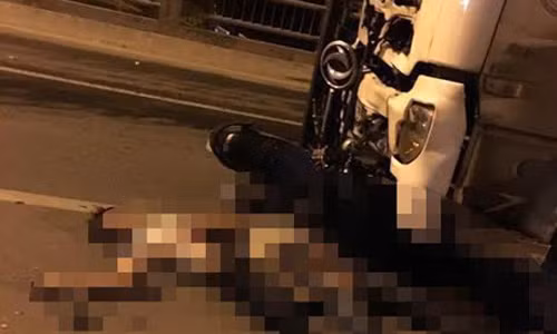 Ha Noi: Xe may lao truc dien xe bon, 3 nguoi chet-Hinh-2