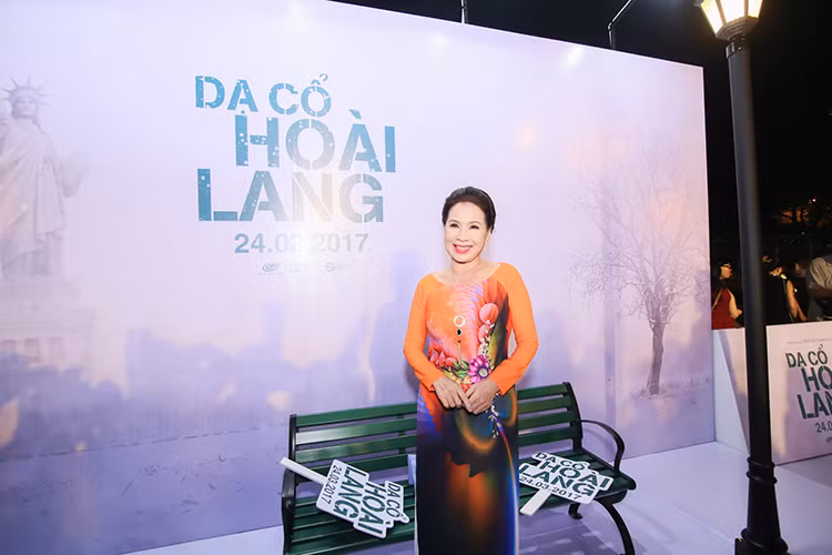 Xuất hiện tại sự kiện, nữ nghệ sĩ gạo cội Kim Xuân rạng rỡ trong tà áo dài.