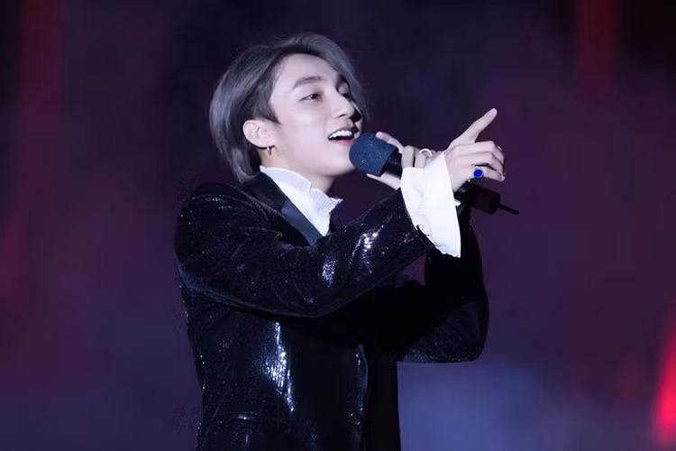 Nhân ngày 8/3, Sơn Tùng MTP cũng gửi lời chúc đến phái đẹp. Anh viết: “Tùng xin chúc cho một nửa thế giới của chúng ta, những người phụ nữ xinh đẹp sẽ có một ngày 8/3 thật hạnh phúc, tràn ngập niềm vui, tràn ngập tiếng cười, nhận được thật nhiều quà. Và ngày nào trong năm cũng sẽ là ngày mùng 8/3. Sẽ luôn được chở che, luôn được yêu thương, chăm sóc một cách ngọt ngào nhất từ những người đàn ông”. (Ảnh: FBNV)