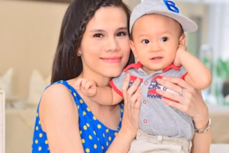 Vượt qua những sóng gió chuyện tình cảm, Thụy Anh hiện đã tìm được bến đỗ bình yên. Ảnh: FBNV