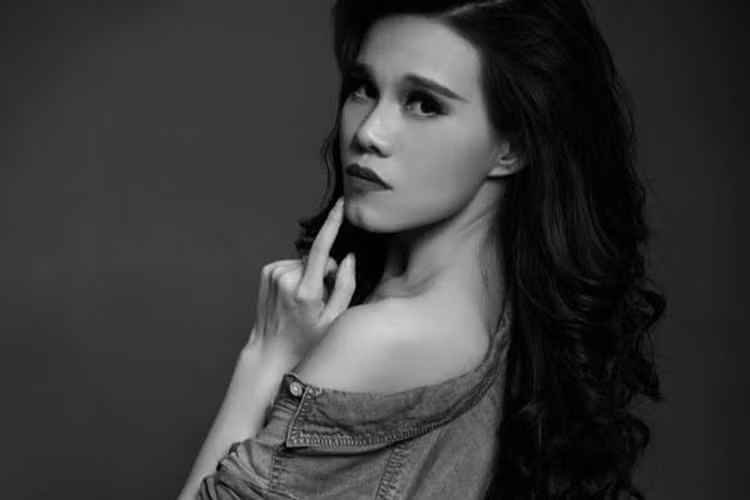 Sau lùm xùm tình cảm, em gái Thanh Thảo sang Mỹ định cư. Không còn hoạt động trong làng giải trí, Thụy Anh tập trung kinh doanh. Ảnh: FBNV