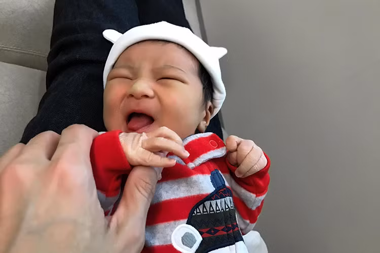 Con trai Đan Trường kháu khỉnh, dễ thương, đặc biệt bé càng lớn càng lộ thêm nhiều nét giống người bố điển trai.