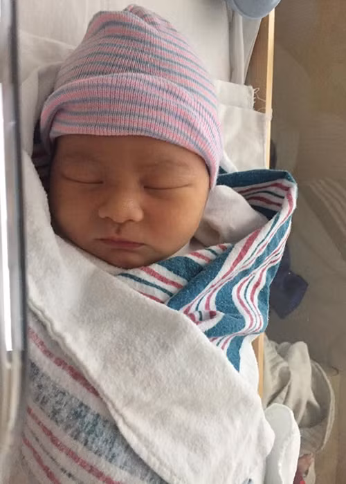 “Trong mắt mẹ lúc đó, mọi buồn vui, được mất không còn là gì cả mà tất cả chỉ có con trai mẹ mà thôi”, Thủy Tiên viết.