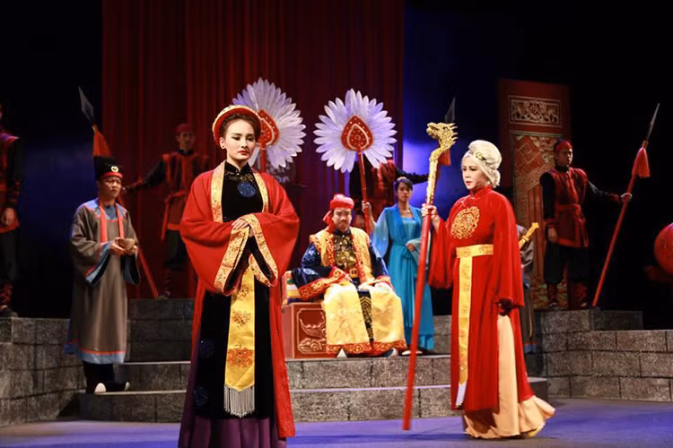 Bảo Thanh hiện đang công tác tại Nhà hát Tuổi trẻ. Năm 2015, cô đoạt 2 huy chương bạc tại Liên hoan sân khấu toàn quốc về Hình tượng người chiến sĩ Công an nhân dân (vở Ai là thủ phạm) và Liên hoan Sân khấu toàn quốc (vở Công lý không gục ngã). Ảnh: FBNV