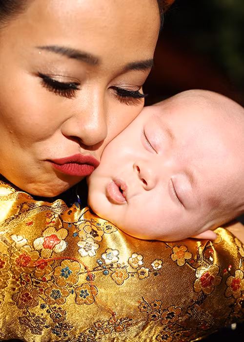 Ngày 27/11/2016, ca sĩ Thảo Trang vui mừng chào đón con trai đầu lòng tại Mỹ. Bé kháu khỉnh, đáng yêu. Tuy nhiên, cho đến nay, danh tính bố em bé vẫn được Thảo Trang giấu kín. (Ảnh: FBNV) 