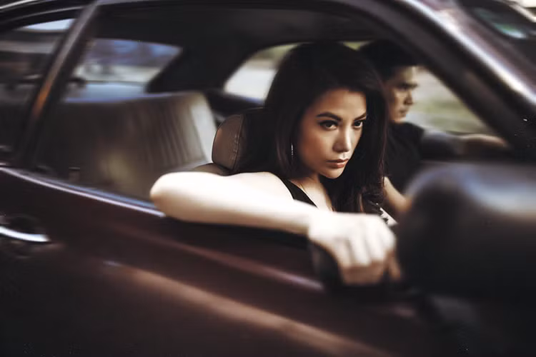 Nhà sản xuất đã nhanh chóng lấy bản quyền ý tưởng về câu chuyện đời của Nguyễn Thị Huệ và mời nữ diễn viên Trương Ngọc Ánh tham gia vai chính.