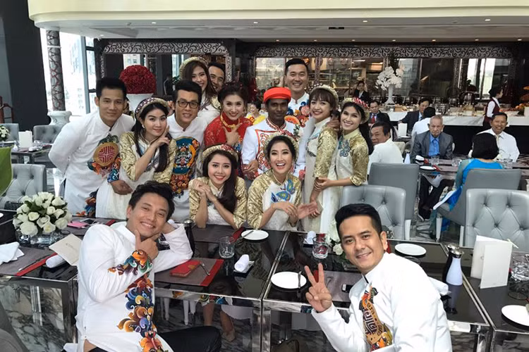 Thông tin Nguyệt Ánh lên xe hoa ở tuổi 33 khiến nhiều người bất ngờ bởi cô giấu kín thông tin về bạn trai và hôn lễ. (Ảnh: Facebook Kha Ly)