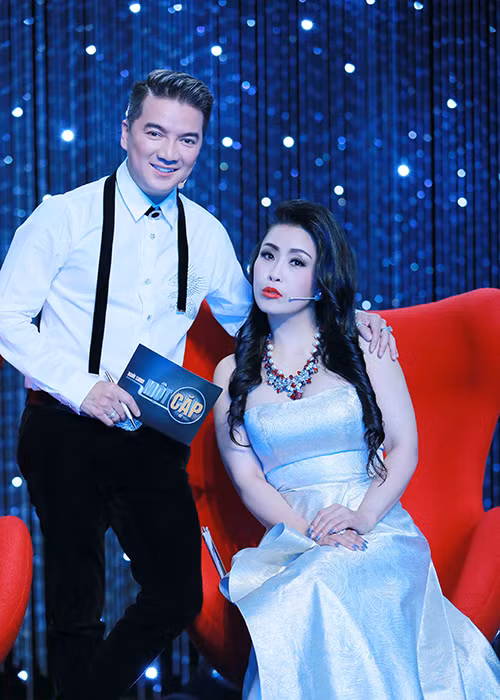 Đảm nhiệm vai trò giám khảo khách mời trong tập 6 Trời sinh một cặp lên sóng ngày 25/3 tới đây là danh hài Kiều Oanh. Cô sẽ nhận xét dựa vào diễn xuất của thí sinh là chính.