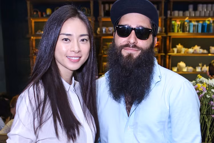 Trong lần trở lại Việt Nam vào đầu tháng 3, đạo diễn Jordan thổ lộ anh và Ngô Thanh Vân có nhiều điểm chung, điều này làm dấy lên tin đồn cả hai có mối quan hệ tình cảm. Ảnh: Dân Việt