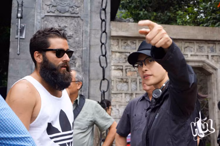 Tháng 8/2015, khi sang Việt Nam tìm bối cảnh cho “Kong: Skull Island”, nam đạo diễn đã ghé thăm phim trường của Ngô Thanh Vân. Ảnh: Kul