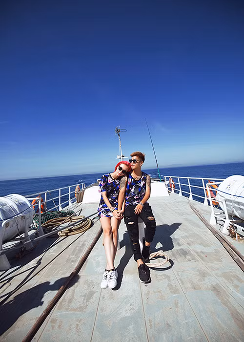 Tháng 9/2015, kỷ niệm 1 năm yêu nhau, Cường Seven thực hiện MV "Khi bên em" dành tặng bạn gái của mình. Sản phẩm âm nhạc cũng có sự góp mặt của Mlee và Cường Seven đảm nhận nhiều vai trò từ biên đạo, cắt dựng đến đạo diễn. Ảnh: Dân Việt