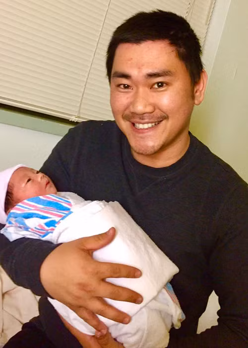 Trong suốt quá trình Khánh Hiền vượt cạn, James Ngô đã luôn ở bên động viên, chăm sóc cô và con trai. Ảnh: FBNV