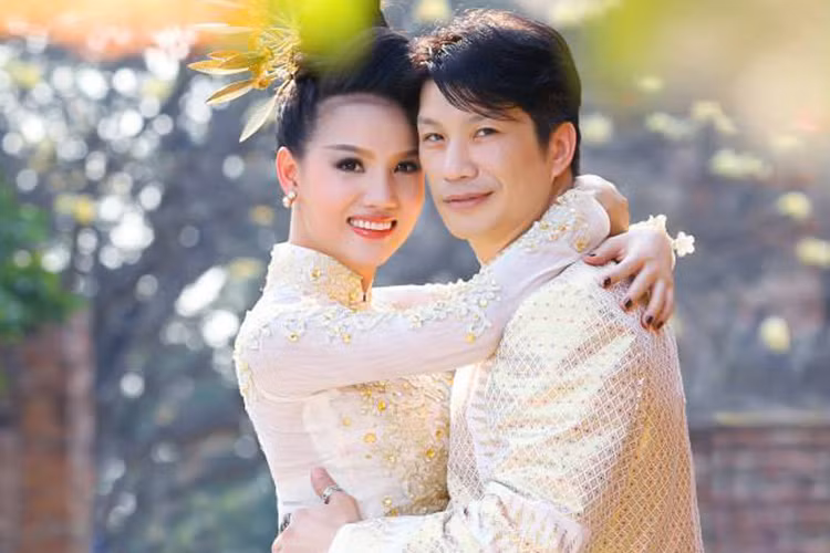 Bebe Phạm là một siêu mẫu nổi tiếng nhưng sau khi kết hôn với đạo diễn Dustin Nguyễn, người đẹp quyết định từ giã sàn catwalk. (Ảnh: FBNV)