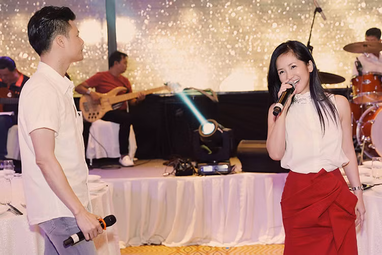 Để tạo ấn tượng cho sự xuất hiện trở lại của mình, Quang Dũng đã phải mất 6 tháng liền để làm việc với nhạc sĩ Việt Anh, nhạc sĩ Anh Khoa và chỉ huy dàn nhạc giao hưởng Trần Nhật Minh.