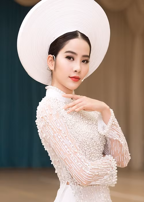 Dự kiến, vào ngày 28/3 tới đây, bộ phim “Lô Tô” chính thức công chiếu, hứa hẹn mang đến cho Nam Em nhiều cơ hội để khẳng định tài năng diễn xuất.