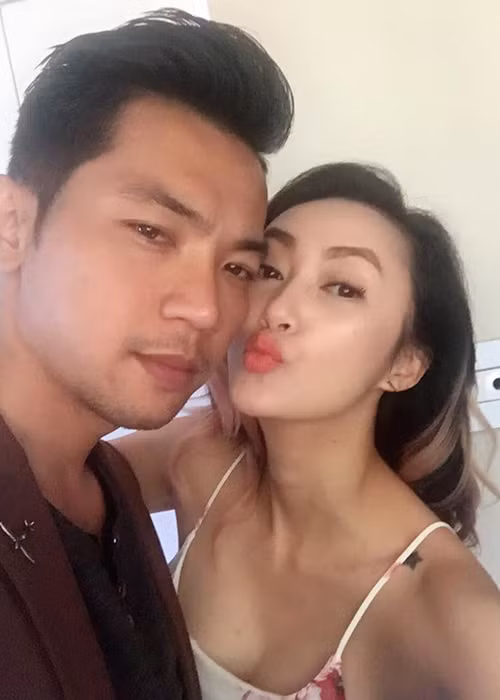 Trước đám cưới, trên trang cá nhân, vợ Việt kiều của Á quân Gương mặt thân quen 2015 chia sẻ khá nhiều hình ảnh ngọt ngào thời hẹn hò của cả hai. Ảnh: FBNV