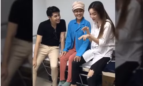 Noo Phuoc Thinh bi mat tham me hoc tro bi ung thu