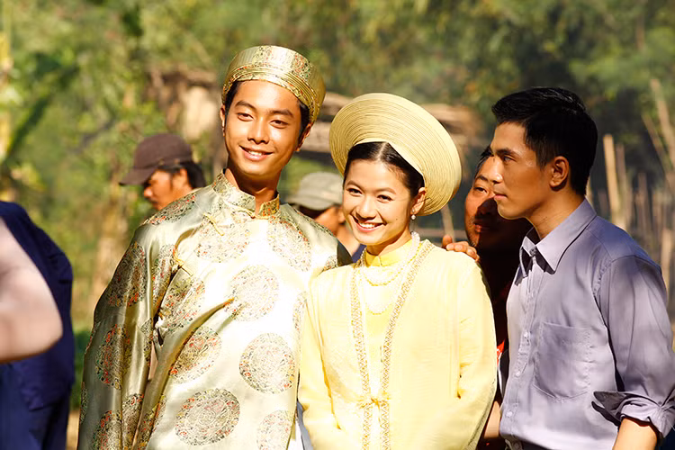 Vào vai nàng thôn nữ Út Trong xinh đẹp, dịu hiền, là tình yêu đầu đời của Năm Triều lẫn Tư Lành (Đình Hiếu), Oanh Kiều cho biết, cô không bị bỡ ngỡ vì đã làm quen với hình tượng nhân vật.