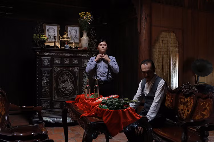 Nghệ sĩ Thanh Hoàng rất vui mừng khi thấy tác phẩm được khoác lên chiếc áo mới. Trên phim trường, ông cũng là người thường xuyên pha trò để không khí đoàn trở nên vui vẻ hơn.