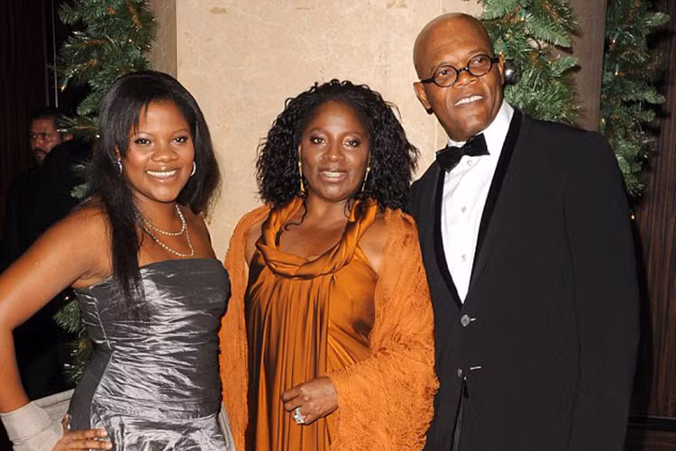 Samuel L. Jackson đã kết hôn với LaTanya Richardson vào năm 1980 và cả hai sau này có một cô con gái tên Zoe. Khoảng 10 năm sau khi kết hôn, nam diễn viên nghiện rượu và ma túy. Tuy nhiên, nhờ sự động viên của vợ con, tài tử quyết tâm cai nghiện. (Ảnh: Dailymail)
