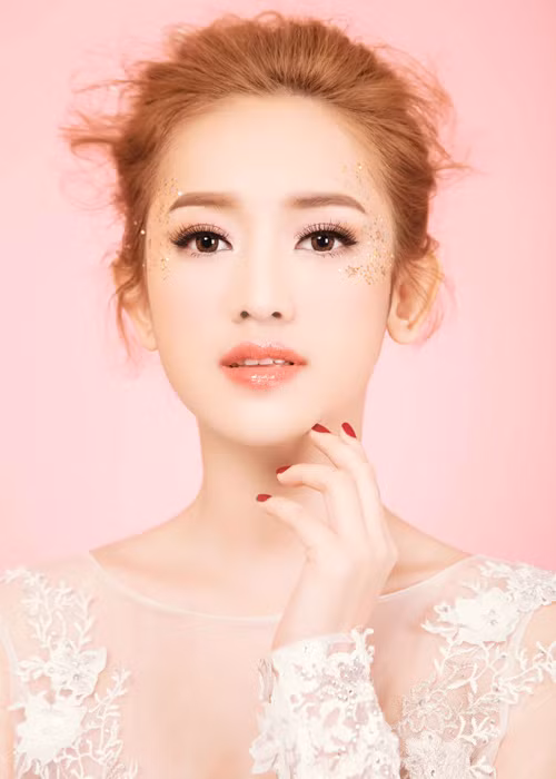 Thúy Vi đã quá quen mặt với cư dân mạng Việt Nam qua nhiều scandal ầm ĩ trong hai năm gần đây.