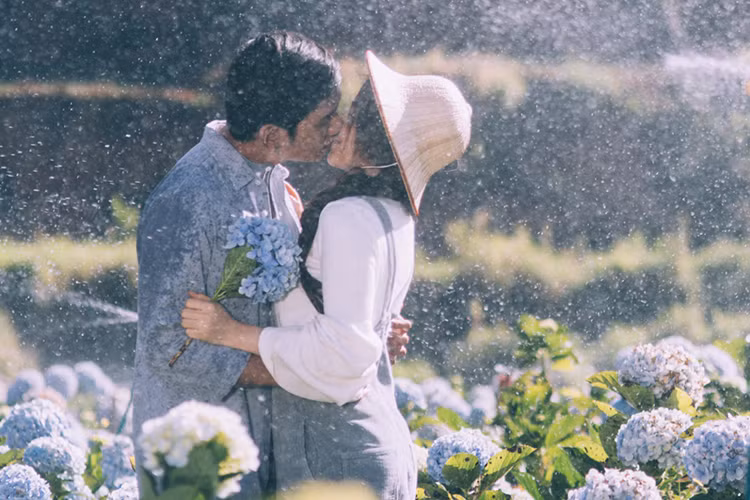 Lý Bình từng tham gia nhiều dự án phim truyền hình và MV ca nhạc. Đặc biệt, anh gây được sự chú ý với vai Hải Long của sitcom “Chiến dịch chống ế” mùa 2.