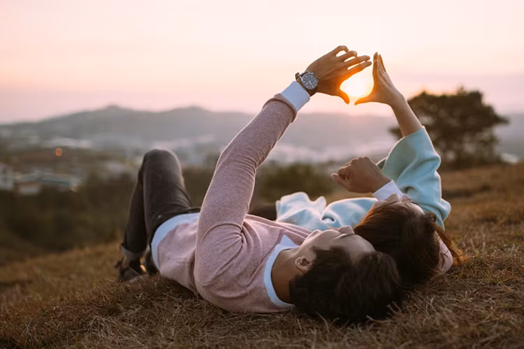 MV của Hòa Minzy được quay tại Đà Lạt với nhiều địa danh nổi tiếng có phong cảnh hữu tình, lãng mạn.