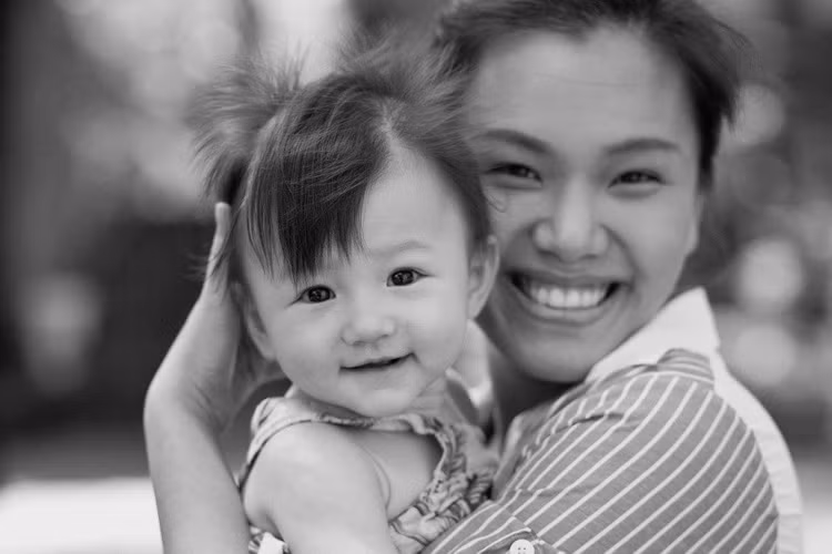 Quán quân Vietnam Idol 2007 từng hài hước gọi cô con gái của mình là con chim bồ câu mắt nâu xinh xắn. Ảnh: FBNV