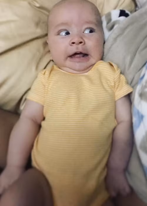 Con trai Thảo Trang Idol sở hữu làn da trắng, chân tay tròn lẳn và gương mặt bụ bẫm, đáng yêu. Ảnh: FBNV